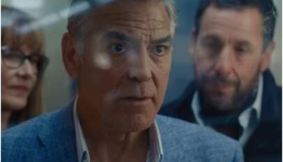 'जे केली' में जॉर्ज क्लूनी और एडम सैंडलर