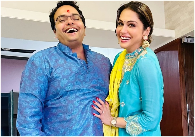 ईशा कोप्पिकर अपने भाई अनोश के साथ